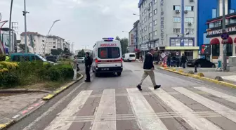 Kocaeli'de Otomobil Yaya Çarptı, Yaralı Hastaneye Kaldırıldı