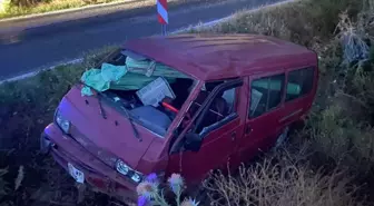 Bilecik'te Minibüs Dere Yatağına Düştü: Sürücü Yaralı