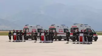 Pençe-Kilit Harekatı bölgesinde şehit olan askerler için Hakkari'de tören düzenlendi