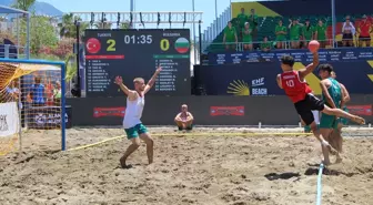 17 Yaş Altı EHF Avrupa Plaj Hentbol Şampiyonası Alanya'da Devam Ediyor