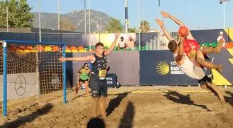 Alanya'da 17 Yaş Altı EHF Plaj Hentbolu Şampiyonası Yarı Finalistleri Belirlendi
