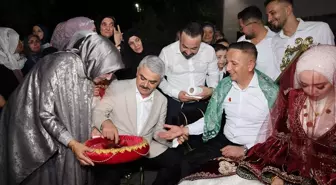 Pozantı Belediye Başkanı Çiftin Nikahını Kıyıp Kına Yaktı