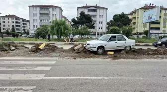 Bartın'da Yoldan Çıkan Otomobilin Sürücüsü Kaçtı