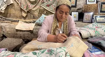 Geleneksel Özbek Nakışı Suzaniler Gelecek Nesillere Aktarılıyor