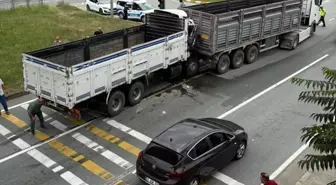 Rize'de Kırmızı Işıkta Tıra Çarpan Kamyon Sürücüsü Yaralandı