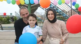 Rize'de Kanseri Yenen Emir Ali İçin Renkli Balonlarla Kutlama
