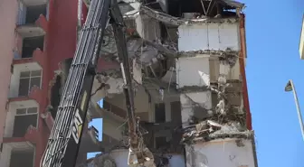 Rize'de Riskli Yapılar Yıkılmaya Başladı