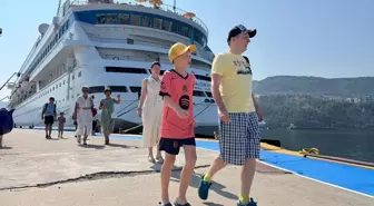Rus Kruvaziyer Amasra Limanı'na Demirledi