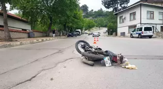 Karabük'te Otomobil ve Motosiklet Çarpıştı: 3 Yaralı