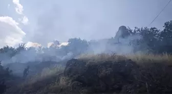 Adana'da Çalılık Alanda Yangın Çıktı, Hızla Söndürüldü