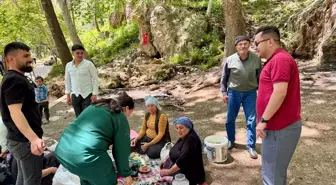 Kaymakam Açar, Obruk Şelalesi'nde Bayram Kutlaması Yaptı