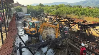 Karapürçek'te Ahır Yangını: 16 Büyükbaş Hayvan Telef Oldu