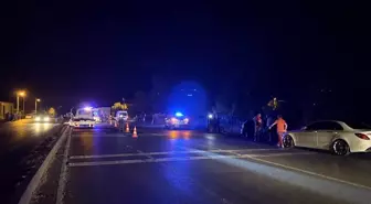 Sakarya'da İki Otomobil Çarpıştı: 8 Yaralı