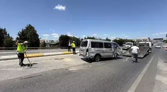 Sakarya'da Panelvan Devrildi: 6 Yaralı