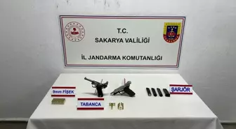 Sakarya'da Kaçakçılık Operasyonu: 2 Tabanca Ele Geçirildi, 1 Tutuklama