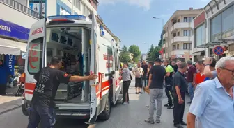 Akyazı'da Kamyonet Yaya Çarptı, Sürücü Kaçtı