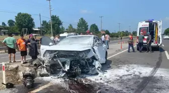 Karasu'da Kaza Yapan Otomobil Alev Alev Yandı, Çift Yaralandı