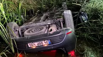 Pamukova'da Su Kanalına Devrilen Otomobilde İki Yaralı