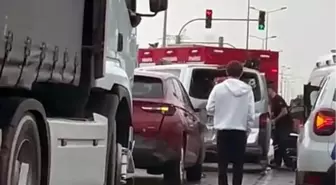 Sakarya'da SUV Araç Minibüse Çarptı: 1 Yaralı