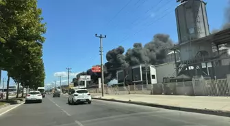 Adapazarı'nda Yedek Parça Deposunda Yangın
