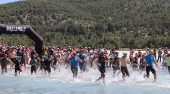 Salda Gölü'nde Triatlon Yarışması Düzenlendi