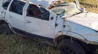 Salihli'de Tarlaya Devrilen Otomobilin Sürücüsü Yaralandı
