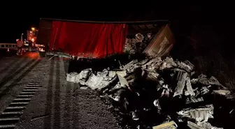 Samsun-Ankara Kara Yolunda Tır Kazası Trafik Yoğunluğu Oluşturdu