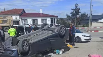 Samsun'da Otomobil Devrildi: 3 Yaralı