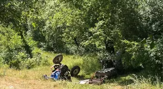 Bafra'da Traktör Devrildi, Sürücü Hastaneye Kaldırıldı