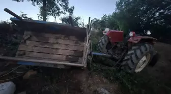 Samsun'da Traktör Devrildi, Sürücü Yaralandı