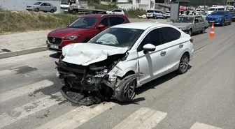 Samsun'da iki otomobilin çarpıştığı kazada 3 kişi yaralandı
