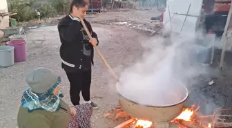 Havza'nın Kadınları Kış İçin Kuşburnu Marmeladı Yapıyor