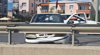 Samsun'da Kamyonla Çarpışan Otomobildeki Yolcu Hastaneye Kaldırıldı