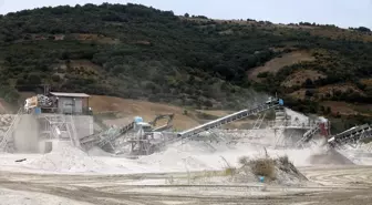 Bafra Belediyesi Kırsal Mahallelerde Beton Yolları Hızlandırıyor