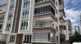 Perde Takarken 3. Kattan Düşen Genç Kız Yaralandı