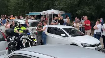 Trafik Polisleri Adayları Sınava Yetiştirdi, Yakınlarından Alkışla Karşılandılar