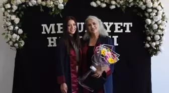 Samsun'da Anne-Kız İki Mezuniyet Sevinci