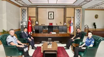 Güvenlik Görevlisi Yaşlı Adamı Dolandırılmaktan Kurtardı