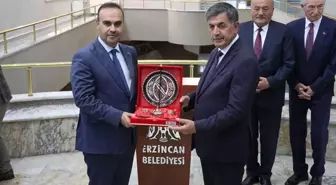 Bakan Kacır, Erzincan'da Belediye ve MHP İl Başkanlığını Ziyaret Etti