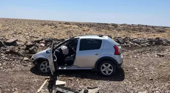 Siverek'te Şarampole Devrilen Otomobilde 2 Yaralı