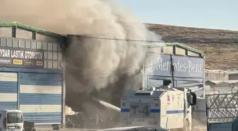 Şanlıurfa'da Hırdavatçıda Çıkan Yangın Kontrol Altına Alındı
