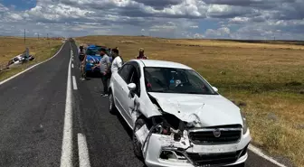 Siverek'te İki Otomobil Çarpıştı: 8 Yaralı