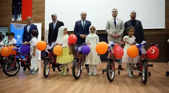 Kur'an Kursu Öğrencilerine Bisiklet Dağıtıldı