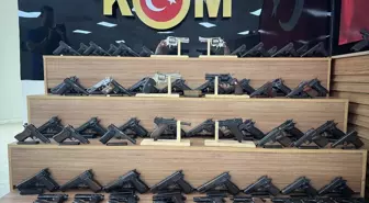 Şanlıurfa'da 65 Tabanca ve Mermiler Ele Geçirildi, 2 Zanlı Tutuklandı