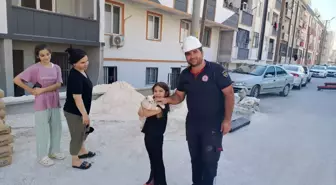 Şanlıurfa'da Mahsur Kalan Kedi İtfaiye Tarafından Kurtarıldı