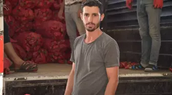 Rüzgarın Etkisiyle Gölgelik Şemsiye Yaraladı