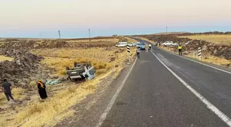 Şanlıurfa'da Pikap Şarampole Devrildi: 2 Yaralı