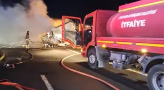 Birecik'te Motor Yağı Yüklü Tırda Yangın Çıktı