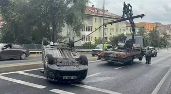 Sarıyer'de Ters Dönen Araçta Sürücü Yaralandı