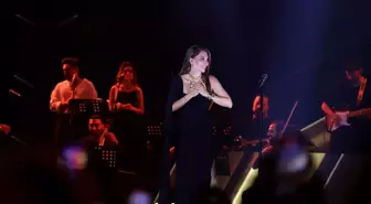 Ebru Yaşar, Van'da Kültür Yolu Festivali'nde Sahne Aldı